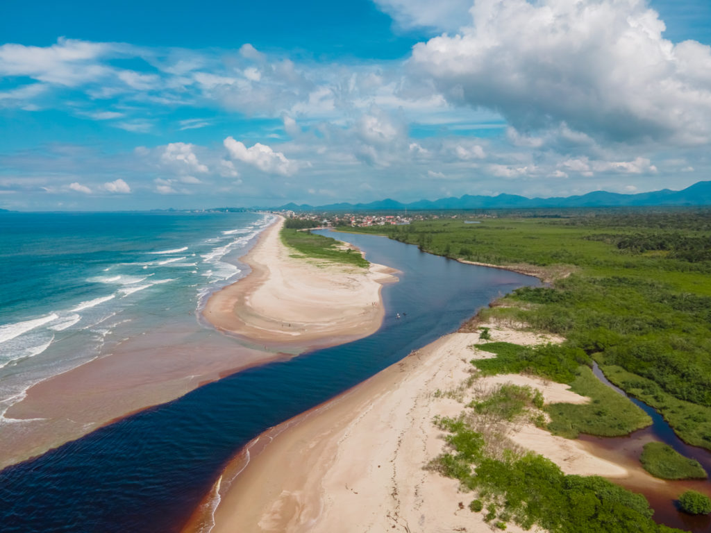 Praia Deserta em Itapoá