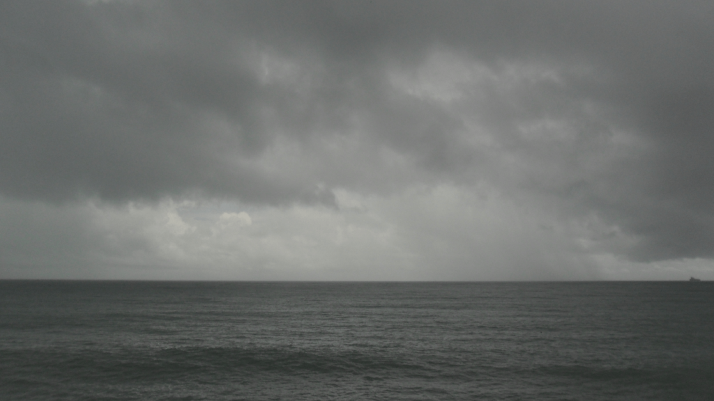 Praia em dias de chuva