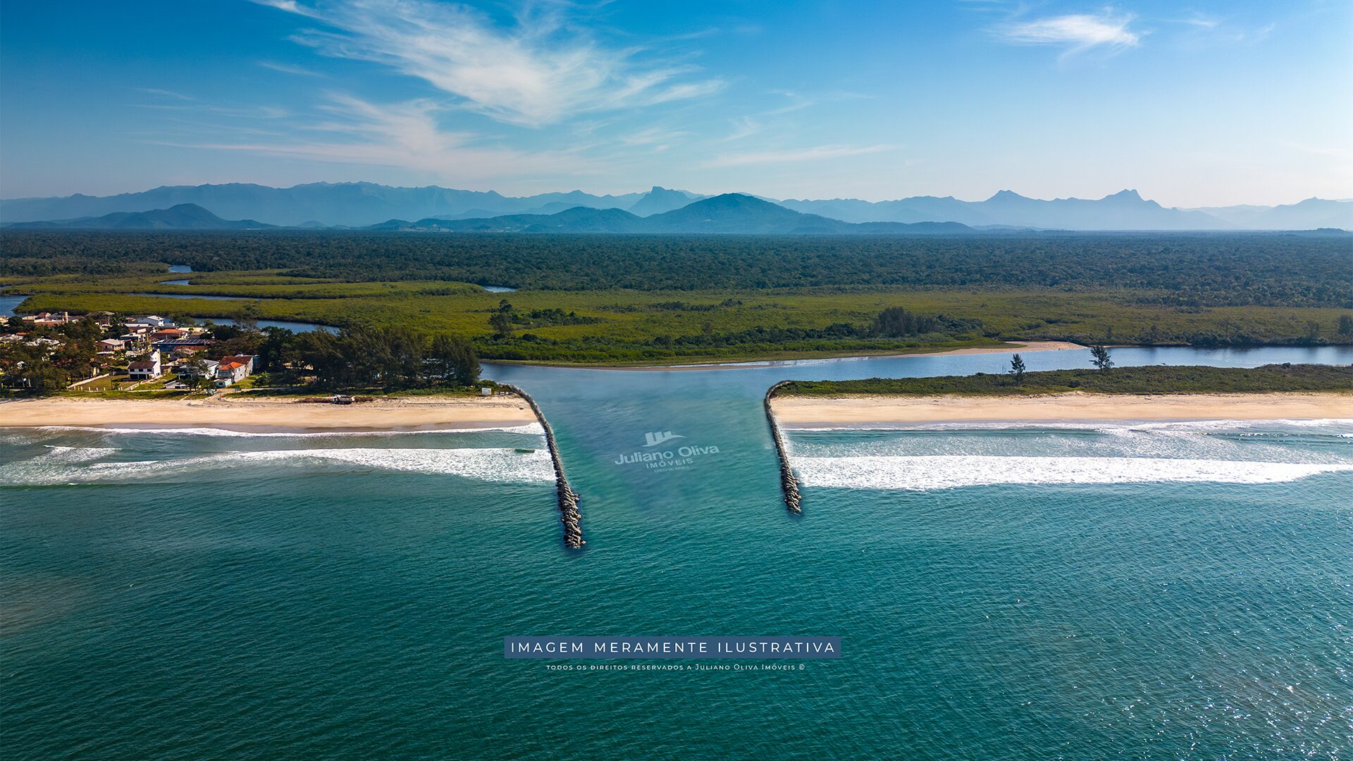 Molhes da Pedra da Barra do Saí em Itapoá, Santa Catarina