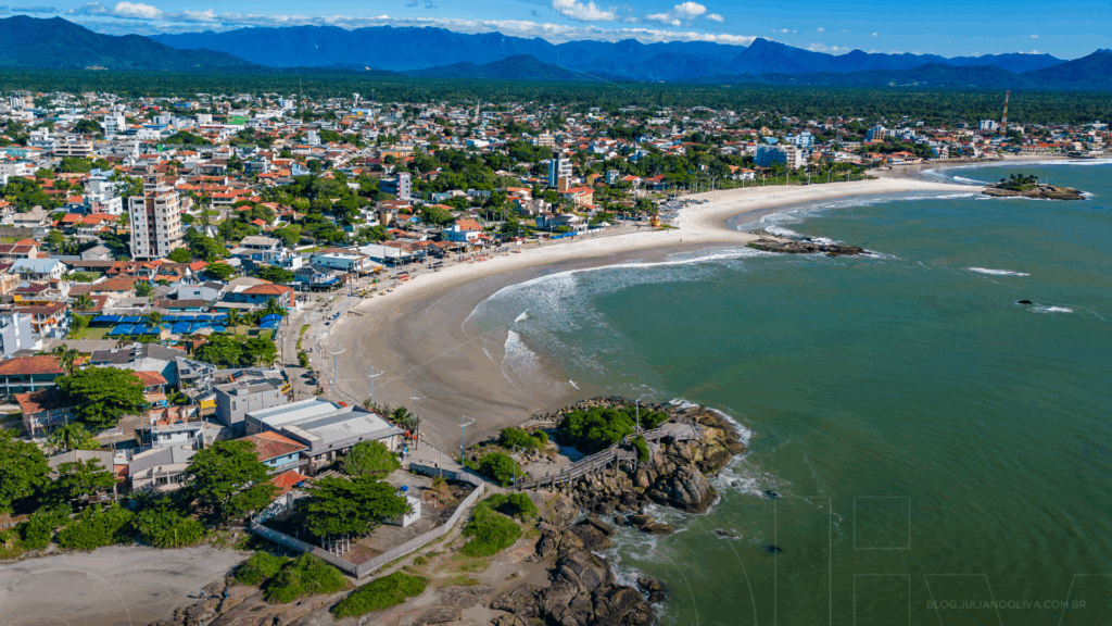 Imagem área dos três pedras em Itapoá