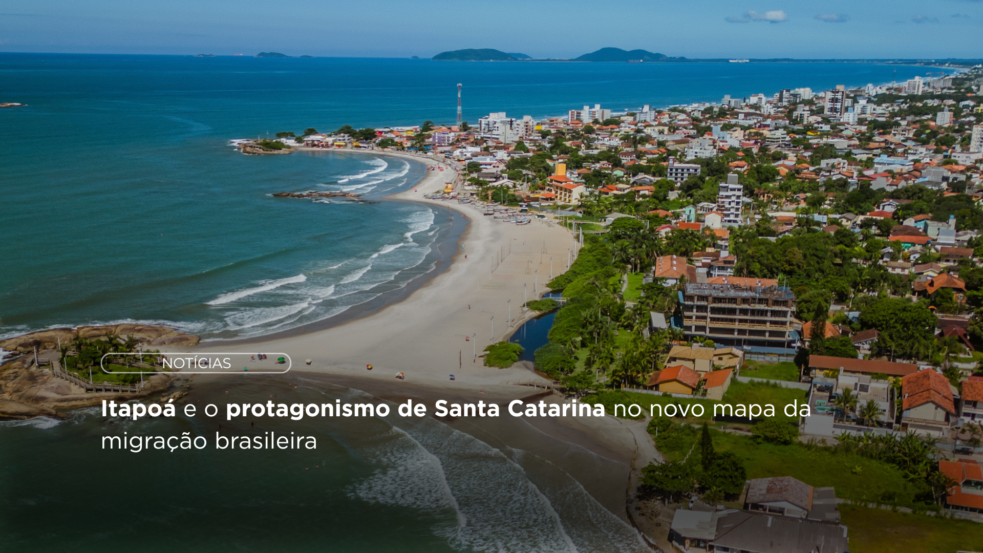 Segunda Pedra de Itapoá em dia ensolarado
