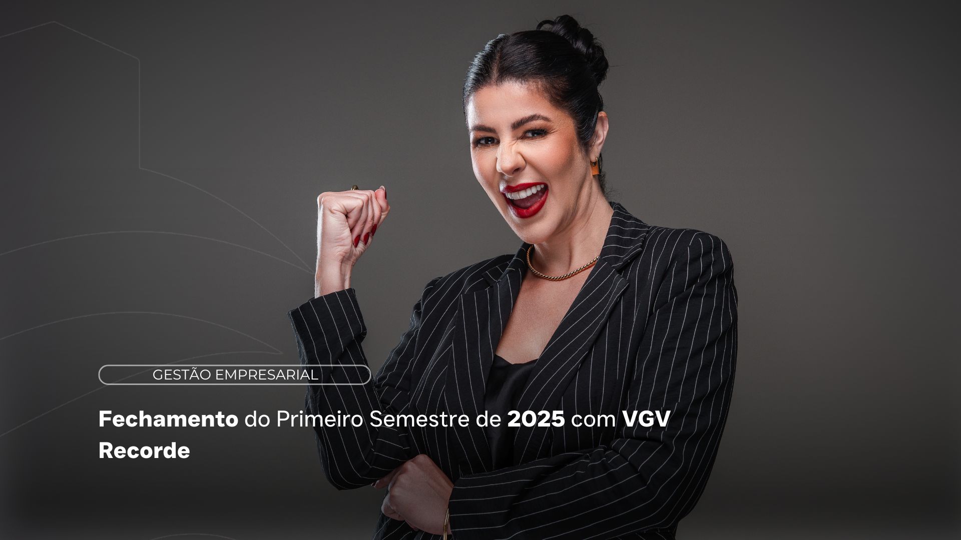 Thauani fazendo pose de "meta batida"