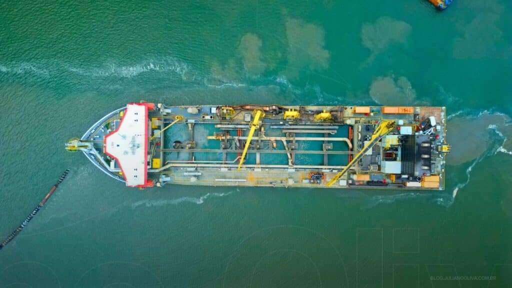 Draga engorda de praia de Itapoá