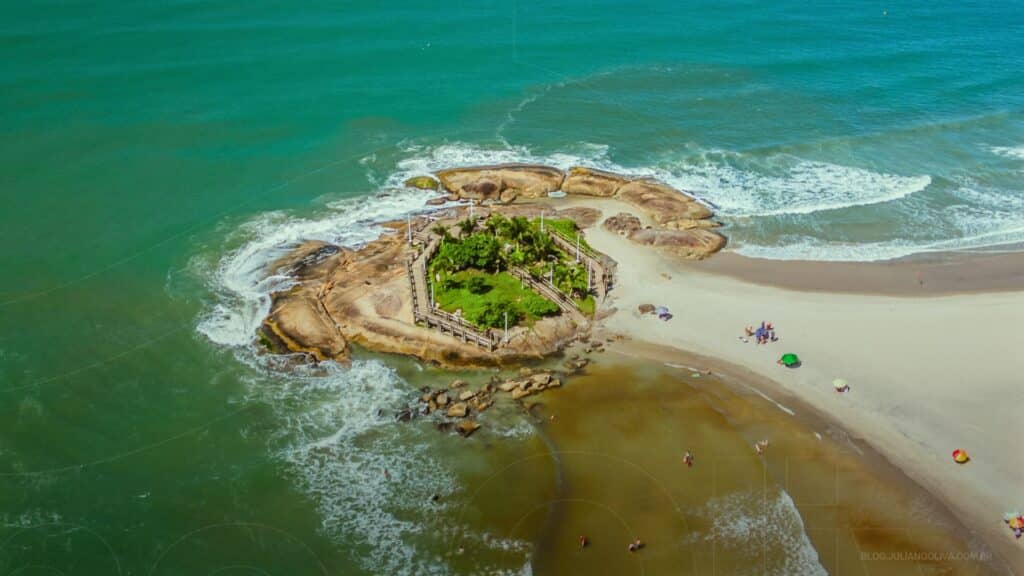 Terceira pedra em Itapoá