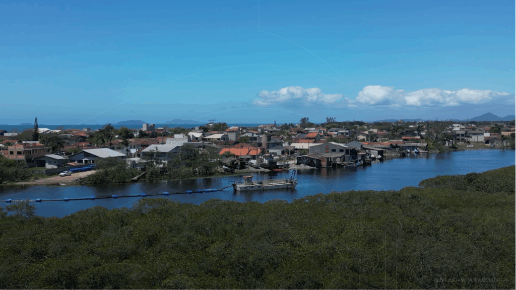 Draga no Rio Saí Mirim em Itapopa