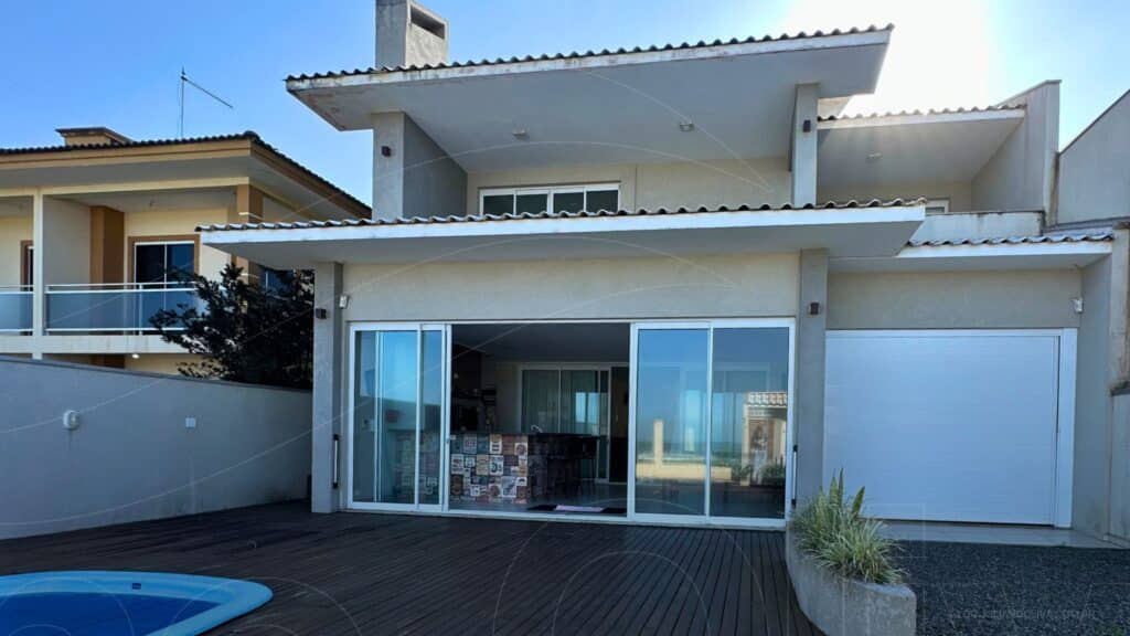 Sobrado frente mar em Itapoá Santa Catarina