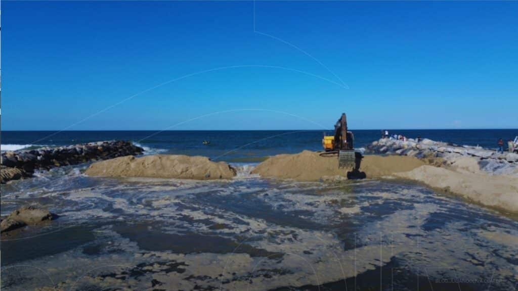 Molhes de pedra em Itapoá: obra histórica abre novo canal para o mar